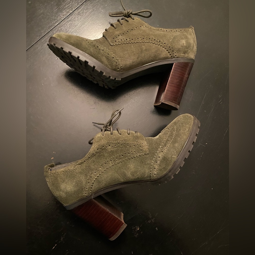 Tommy Hilfiger Suede Oxfords 7.5M